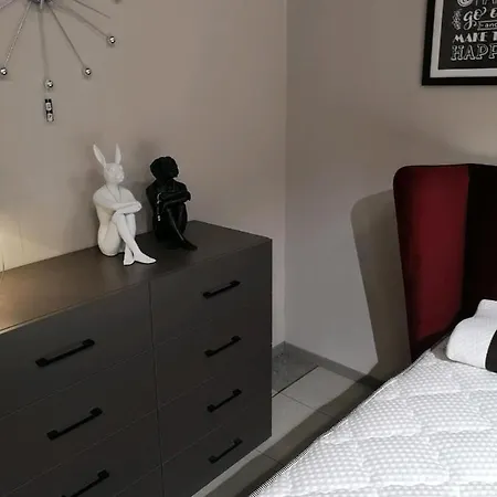 Anisha Bbb Haminde In Apartmán *
